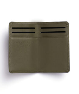 Porte-cartes kaki en cuir de taurillon par Carré Royal ouvert (LA024 Kaki)
