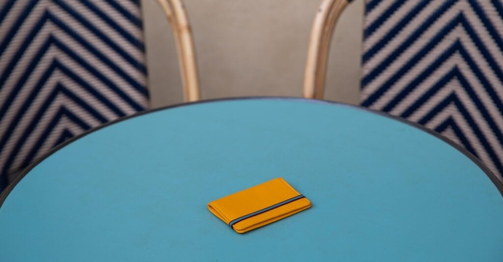 Wallet with coin pocket. Available in black, yellow, orange, red, blue, navy, kaki, burgundy, blue.